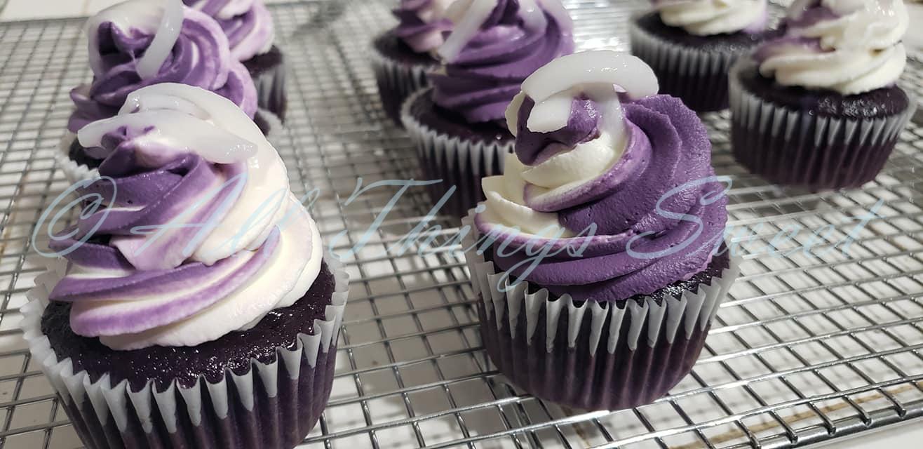 cupcakes with baby footprint toppers